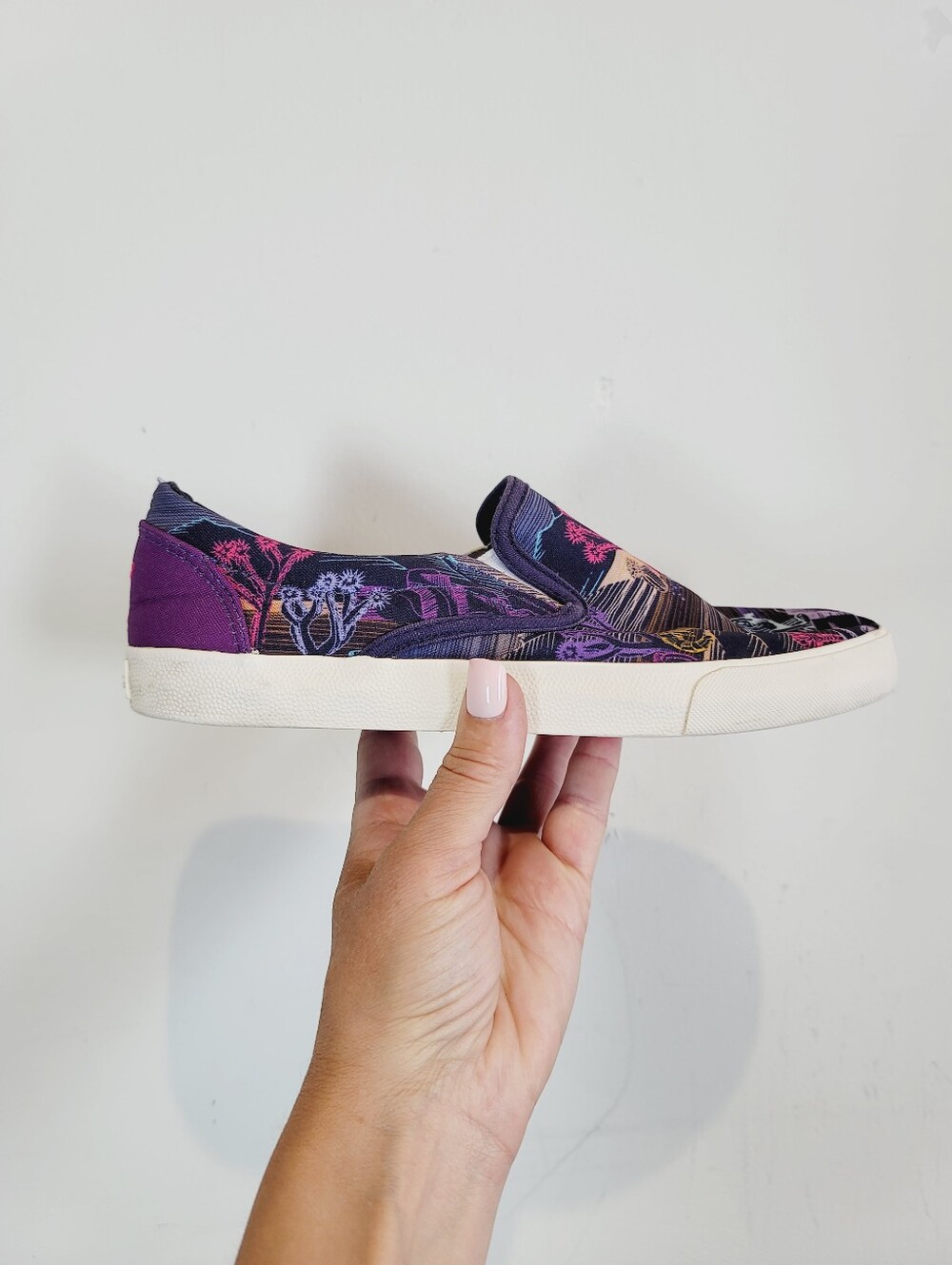 Inkkas Desert Print Sneakers, Size 7.5